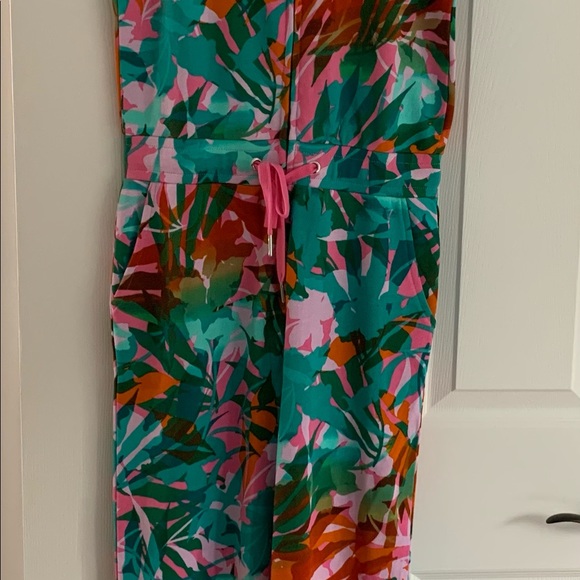XS JUICY COUTURE
Printed Zip Front Tank Jumpsuit In Tropical Palm Cambo … - Picture 15 of 16